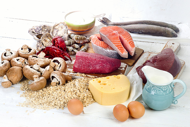 Vitamin B12-reiche Lebensmittel, wie Fisch und Käse: Wie sieht die passende Ernährung – besonders vegan und vegetarisch – aus?