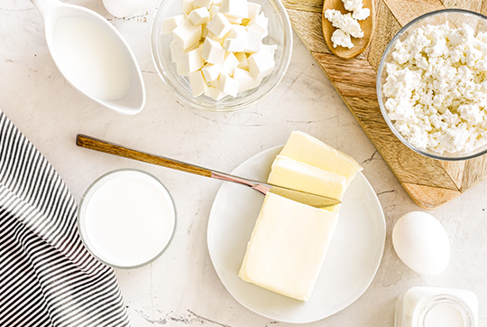 Milchprodukte wie Käse zählen zu den Vitamin B12-reichen Lebensmitteln.
