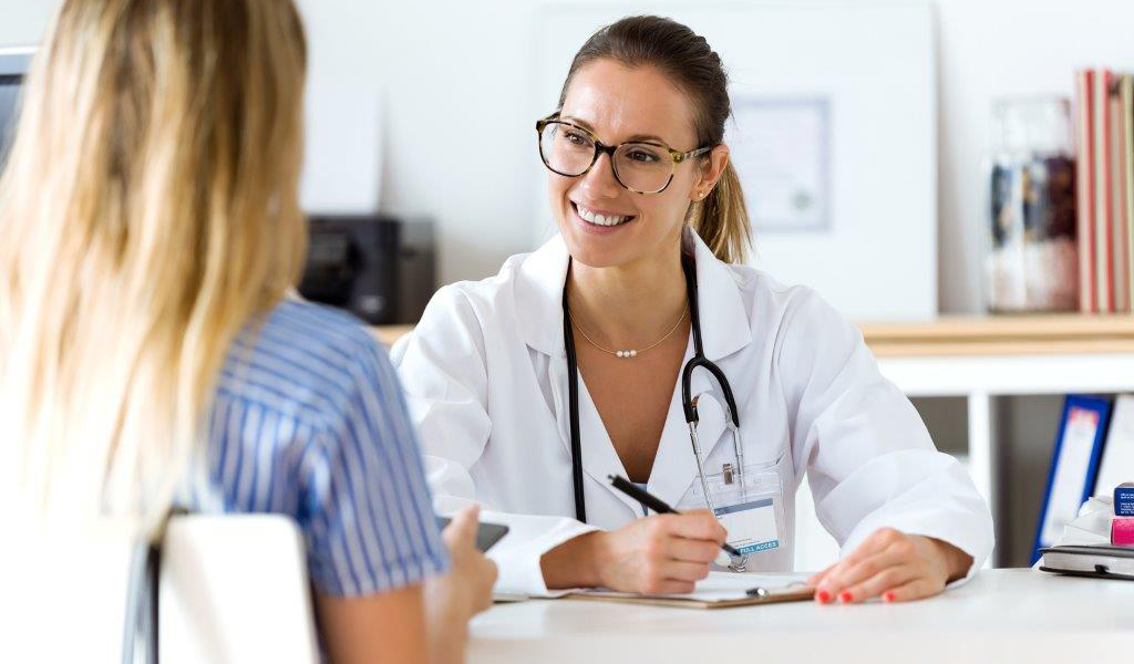 Patientin entscheidet mit ihrer Ärztin: B12-Spritzen oder -Tabletten? Patientin entscheidet mit ihrer Ärztin: B12-Spritzen oder -Tabletten?