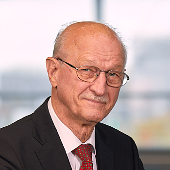 Dr. Fritz Wörwag gründete das heute heute international tätige Unternehmen in Familienbesitz Wörwag Pharma, Böblingen.